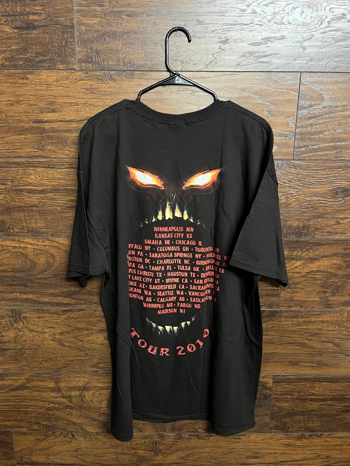 Disturbed T-shirt Asylum Release 2010 Tour Shirt 2XL