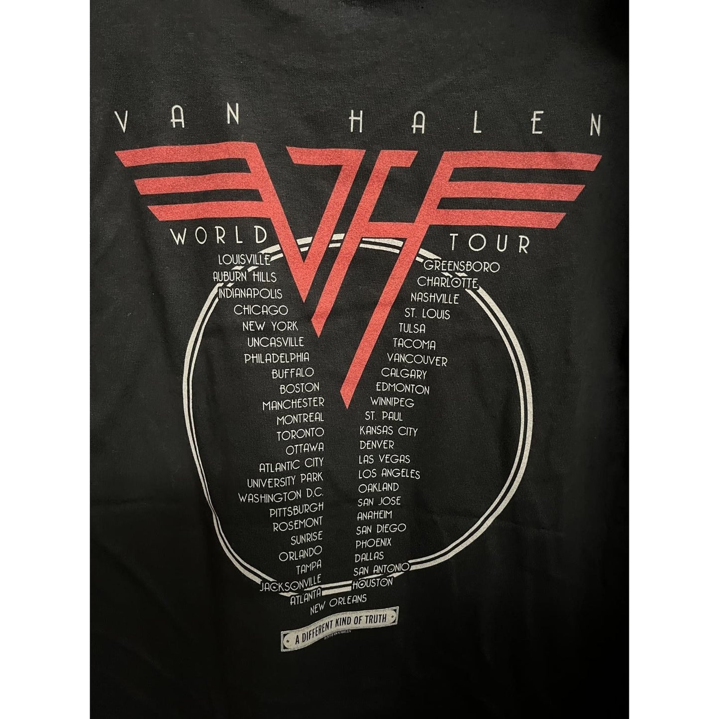 Van Halen World Tour	 T-shirt - A Different Kind of Truth - M