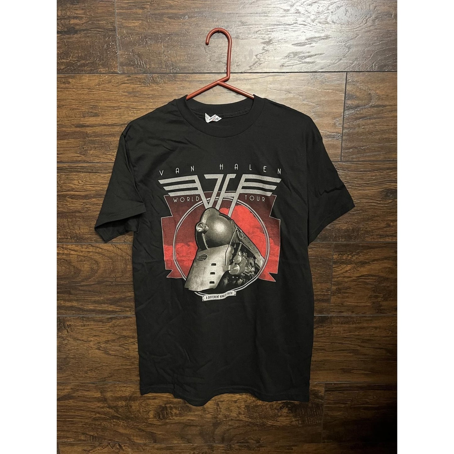 Van Halen World Tour	 T-shirt - A Different Kind of Truth - M