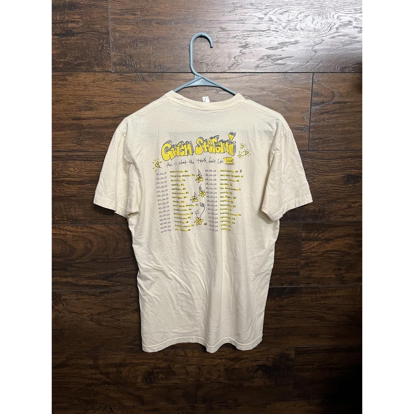 Gwen Stefani Tour T-shirt -This is What the Truth Feels Like - M